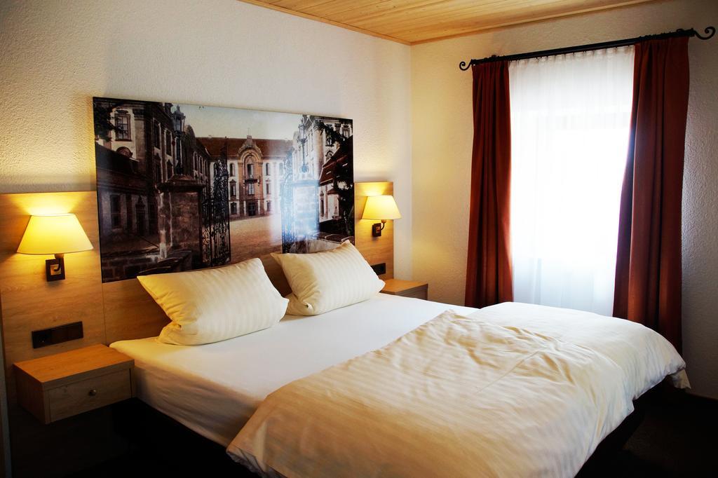 Gasthof Adler Schillingsfuerst Ruang foto