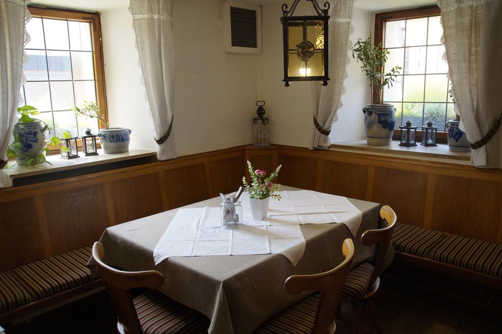 Gasthof Adler Schillingsfuerst Bagian luar foto