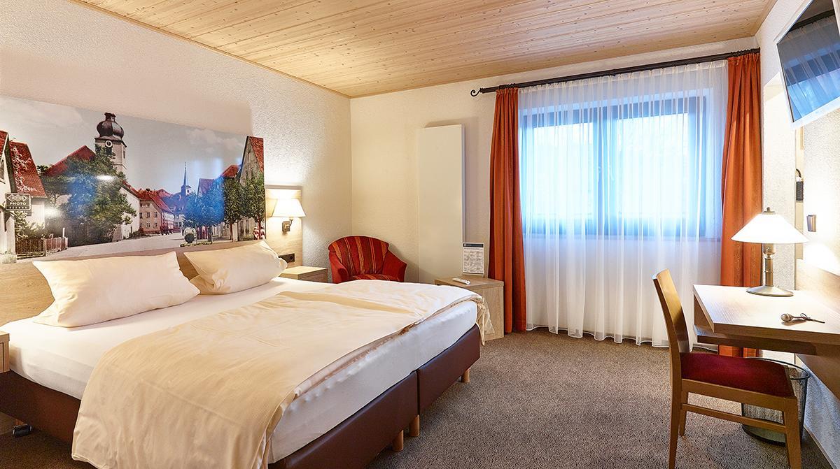 Gasthof Adler Schillingsfuerst Bagian luar foto